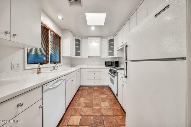 Building Photo - 4531 E Quartz Mountain Rd