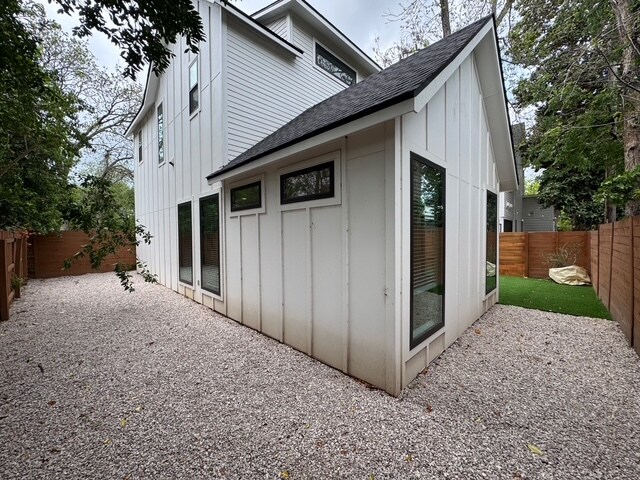 Building Photo - 1101 1/2 Fiesta St