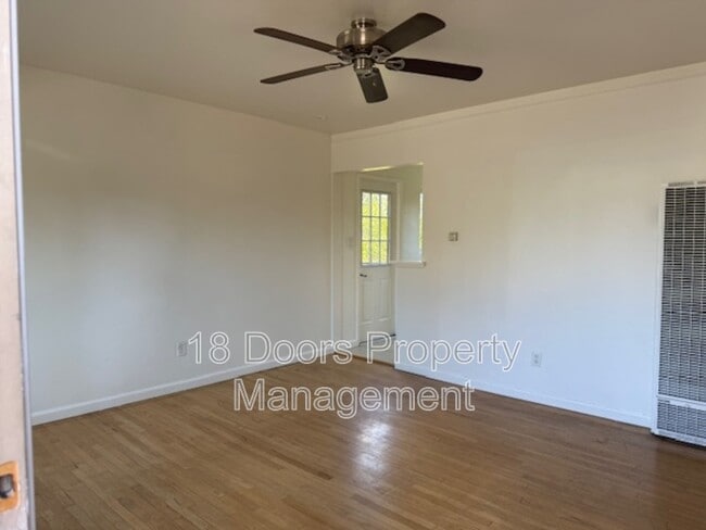 Building Photo - 3237 Highview Dr