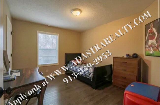 Building Photo - Beautiful 4 Bed 3 Bath Home in Olathe-Comi...