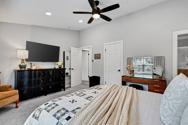 Building Photo - 2947 Meramar Dr