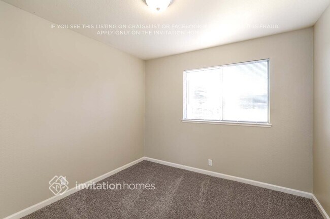 Building Photo - 529 Oakborough Ave