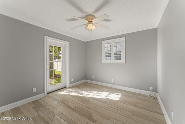 Building Photo - 618 8th Ave N