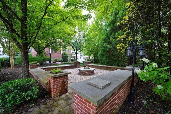 Building Photo - 307 Le Gran Bend