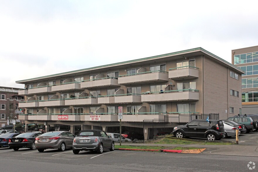 Primary Photo - Baycrest Apartments