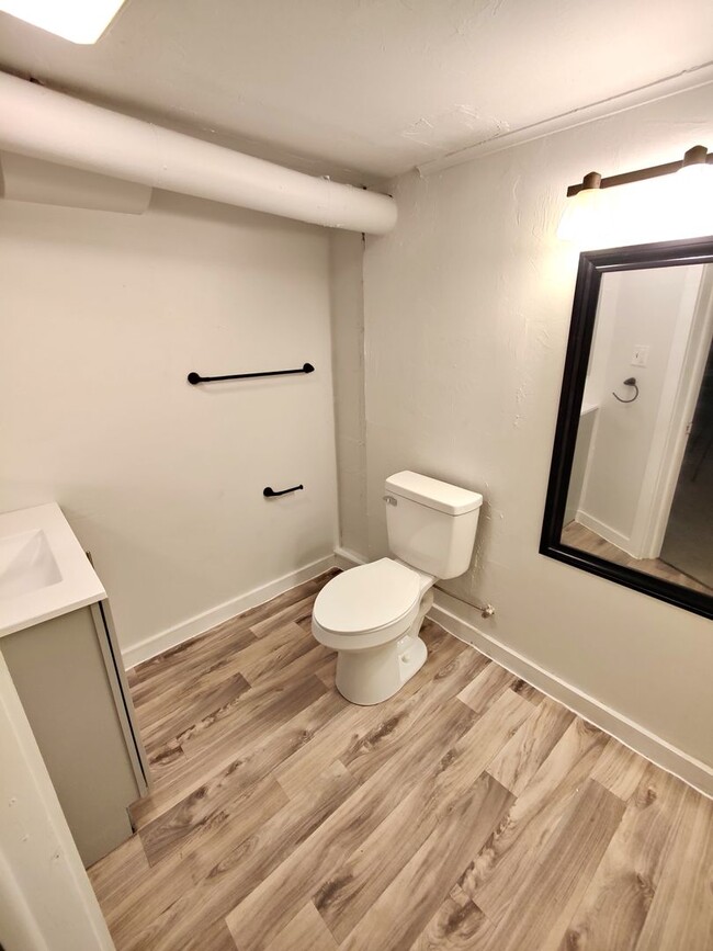 Building Photo - *Recently Updated 2BD/1.5BA Duplex Availab...