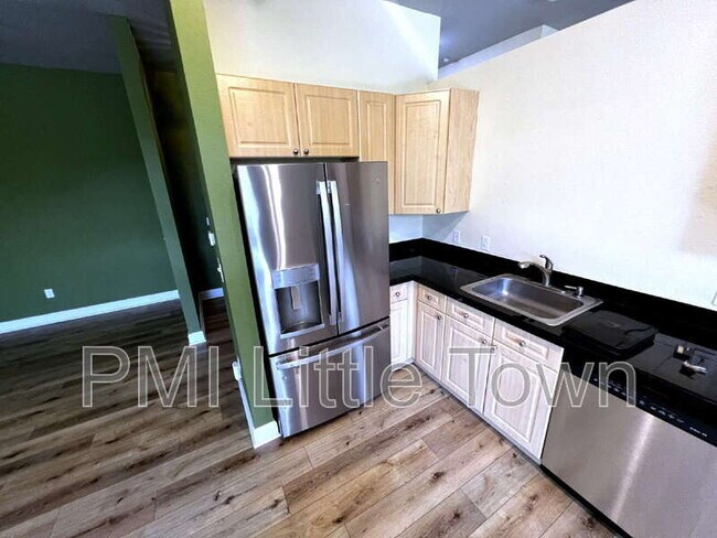 Building Photo - 5677 S Park Pl