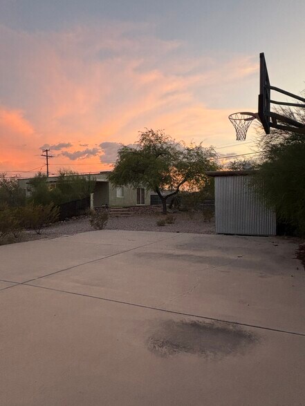 Basketball Court and storage - 1964 W King Ave