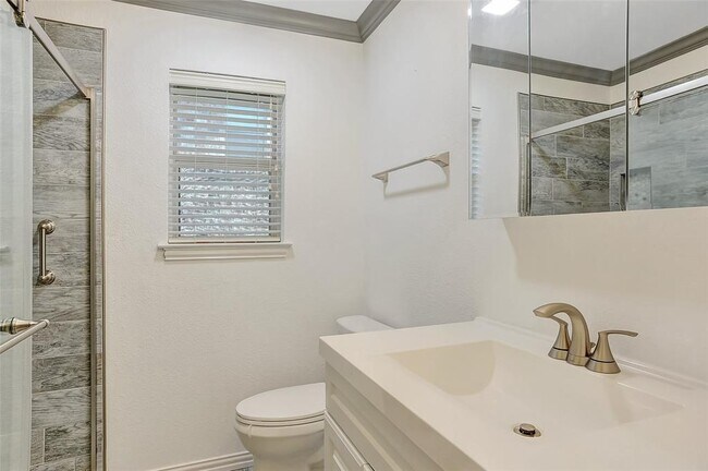Building Photo - 3815 Sumner Ct