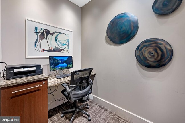 Building Photo - 100 Harborview Dr