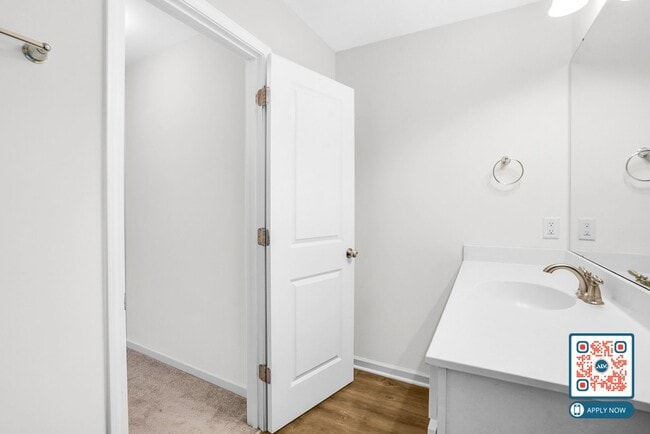 Building Photo - MOVE IN SPECIAL - $500 OFF