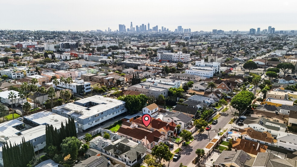 Building Photo - 1174 N Alexandria Ave