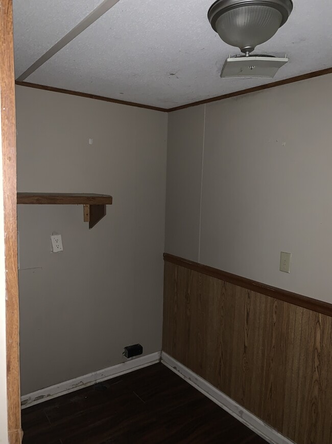 Building Photo - 502 Kayla St