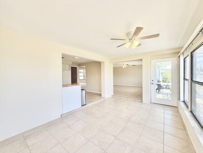 Building Photo - 8026 Brighton Dr
