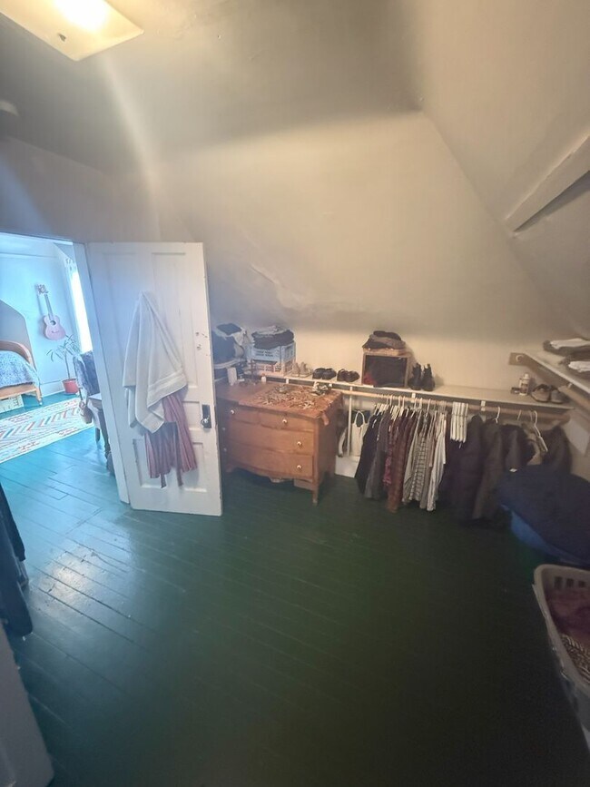 Building Photo - Great 6 bdrm/2 bath close to WWU and downtown