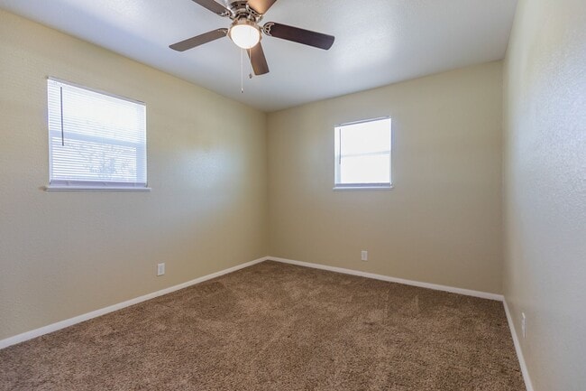 Building Photo - Charming 3 Bed 1 Bath Home