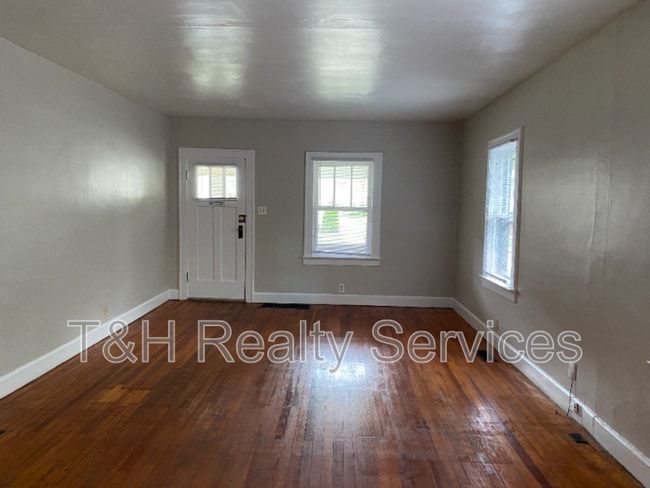Building Photo - 6158 Winthrop Ave