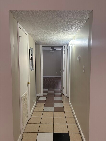 Building Photo - 2817 Wimberly Dr SW