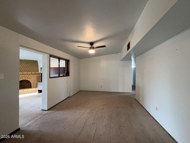 Building Photo - 189 E James Dr