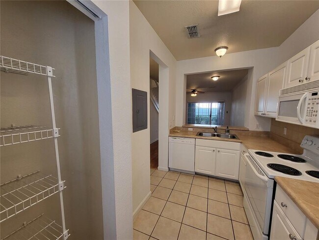 Building Photo - 4961 NW 43rd Ave