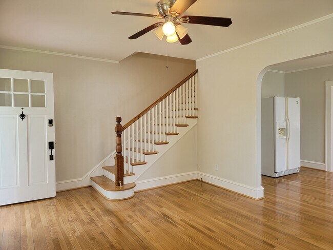 Building Photo - 69 Greenbriar Ave