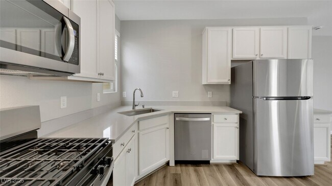 Building Photo - 404 Grand Toccata St