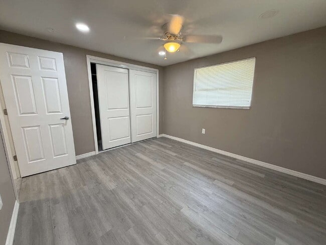 Building Photo - "Charming 2-Bedroom Duplex Retreat in New Port Richey - Perfect for Cozy Living!"