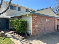 Building Photo - Close to CSUS - 7 Bdrm, 3 bath near La Riv...