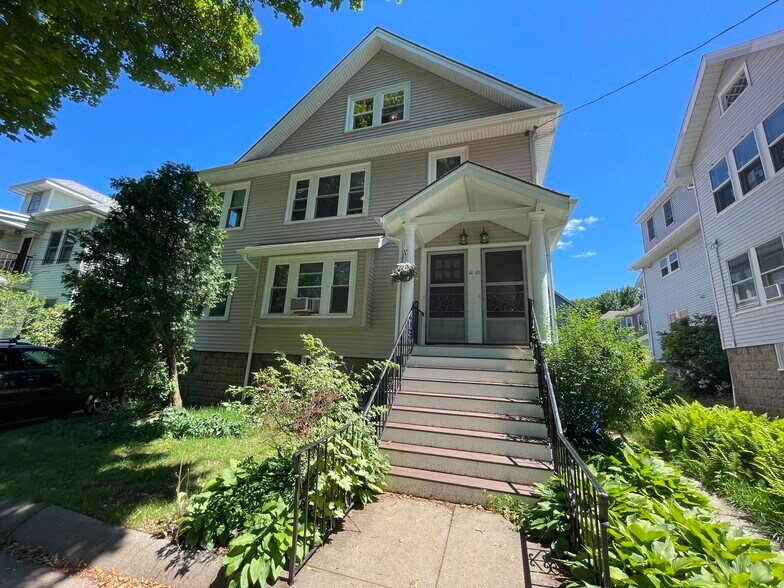 Building Photo - 62 Newport St