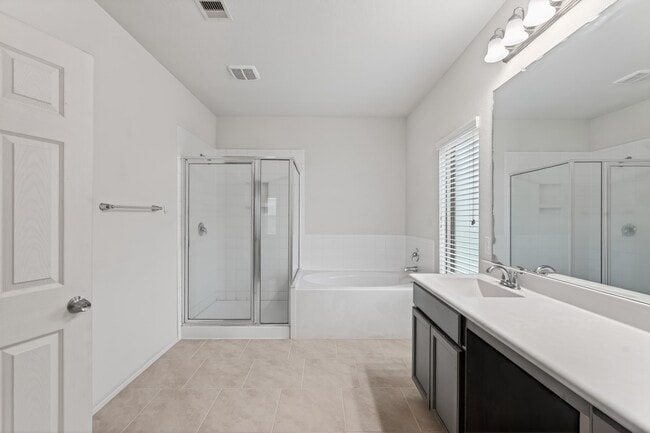 Building Photo - 138 Meadow Grove Dr