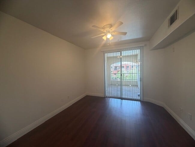 Building Photo - GUARD GATED TOP FLOOR PRIVATE 1 BED CONDO FEATURING A DETACHED 1 CAR GARAGE