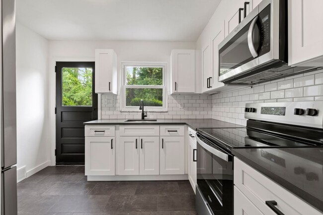 Building Photo - AVAILABLE NOW! Fully RENOVATED 3 bedroom in McKeesport!