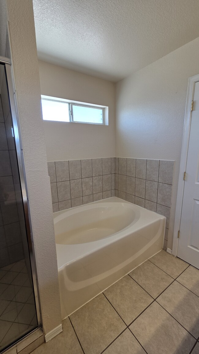 Building Photo - 12340 Tierra Arroyo Dr