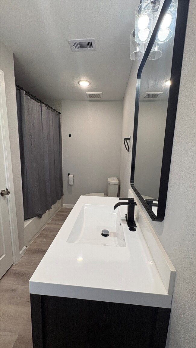 Building Photo - 2006 Jones Rd