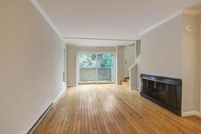 Building Photo - 355 Half Moon Ln