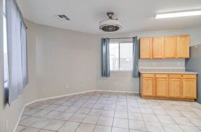 Building Photo - 5945 N 73rd Dr