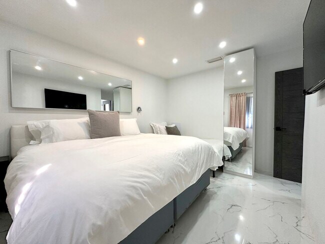 Building Photo - 5700 Saddlebrook Way