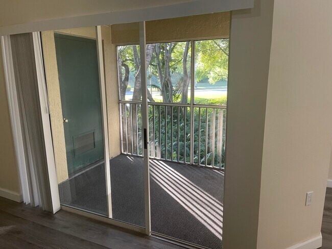 Building Photo - 3203 Glenmoor Dr