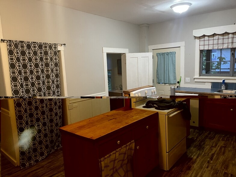 Kitchen - 60 Summer St