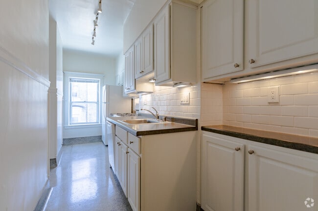 1BR, 1BA - Windsor Court Apartments