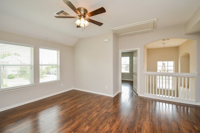 Building Photo - 6003 Hickory Hollow Dr