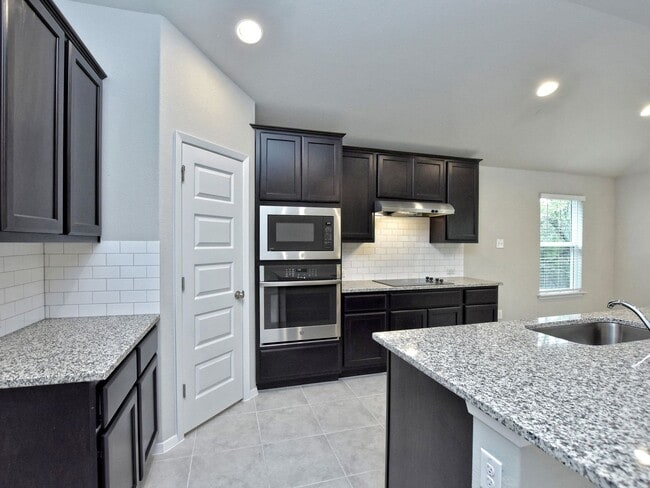 Building Photo - 4 BR / 2 BA - 1813 SF One-Story Home - Lago Vista!