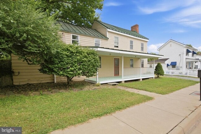 Building Photo - 27 E Broad Way