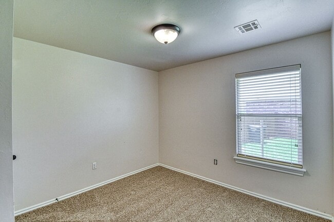 Building Photo - Newly Remodeled Three Bedroom with a Water...
