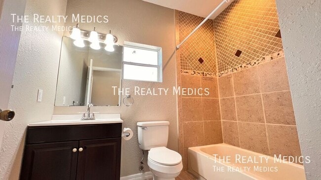 Building Photo - 3297 Tallwood Dr