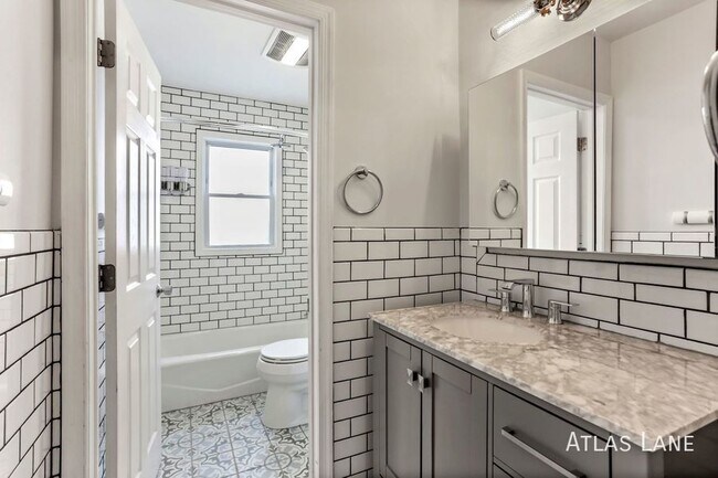 Building Photo - Professionally Managed  & Recently Renovat...