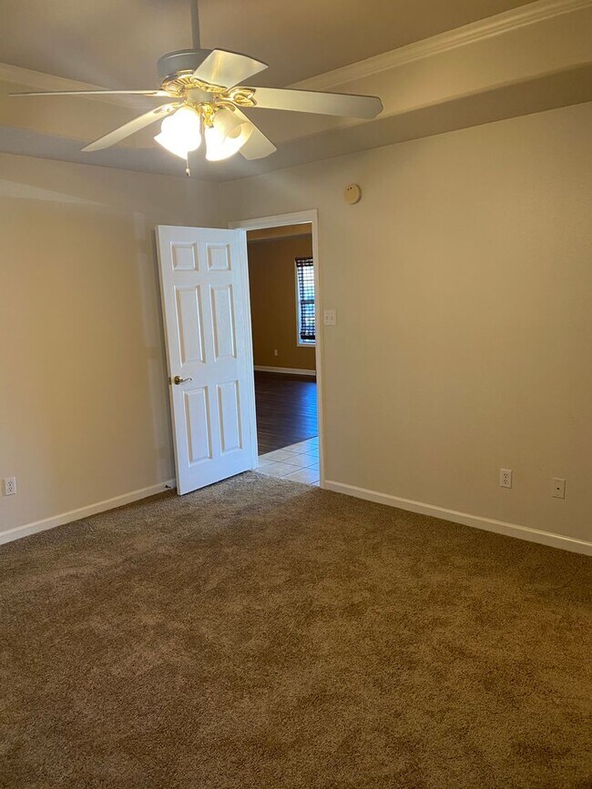 Building Photo - Contact Peggy Goodman 501 676 1758