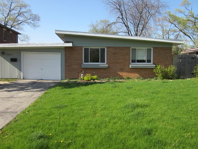 Primary Photo - 4550 Lilac Ave