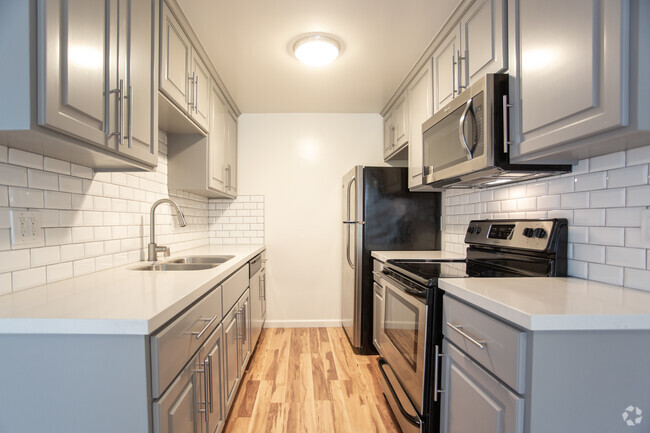 1BR, 1BA-750 SF - 9520 Lucerne Ave