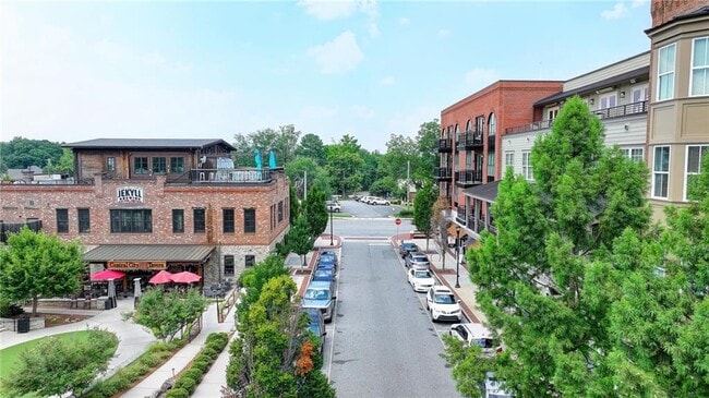 Building Photo - 120 Grand Cres